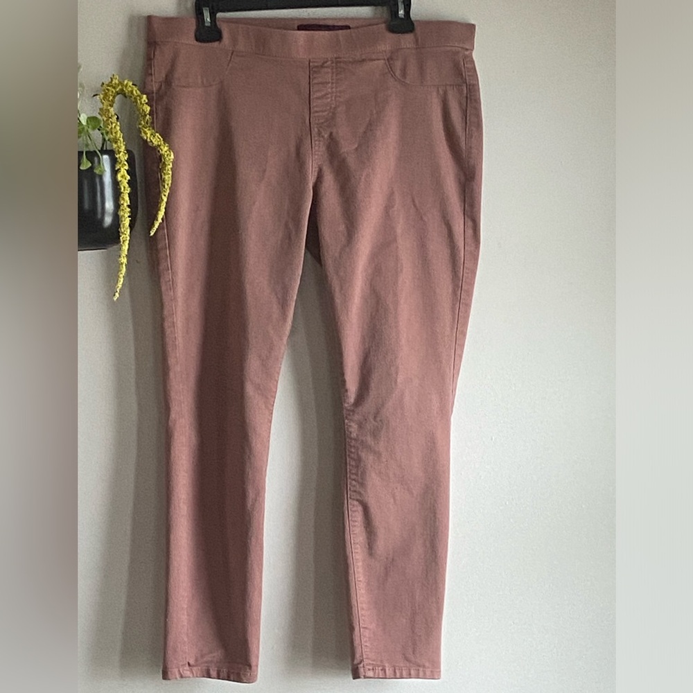 No Boundaries juniors pants size 15-17, cute burgundy color